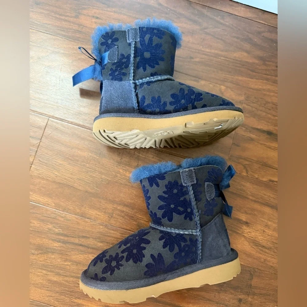 Ugg Navy Blue Bailey Bow Flower Shearling Boots-Size 9 NWOT